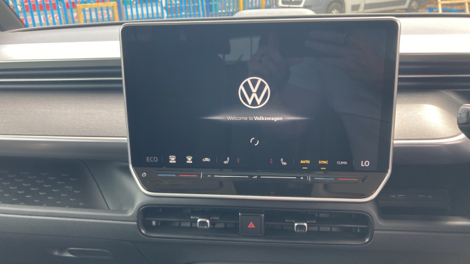 Volkswagen ID. Buzz 210kW Style Pro 86kWh 5dr LWB Auto [7St/Design+] Electric Estate - Image 14